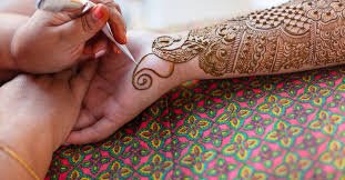 Henna artist available for home services