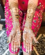 Henna artist available for home services