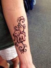 Best heena artist available for beautiful designs
