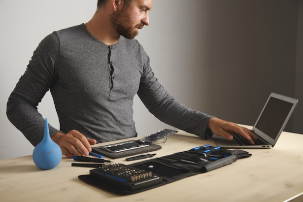 Laptop Lifeline – Repair and Maintenance